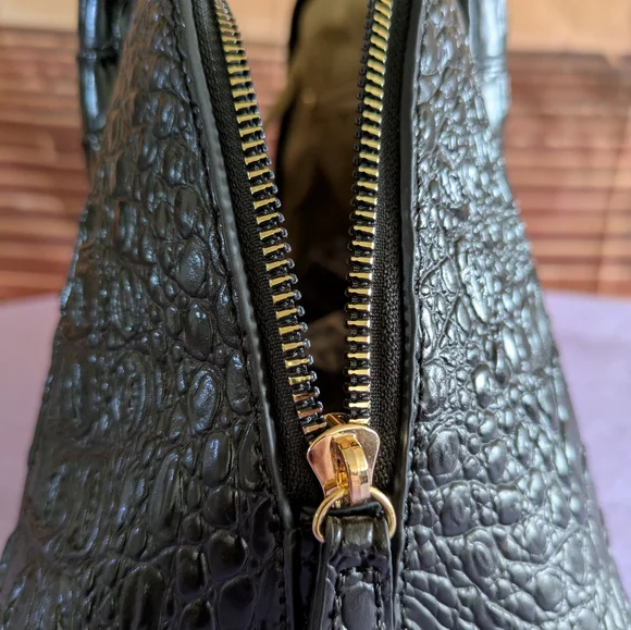 New Women's Black Crocodile-Embossed Leather Handbag - Picture 11 of 13